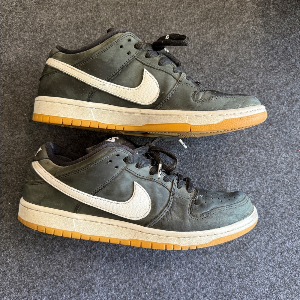 Nike SB Dunk Low Pro in black gum